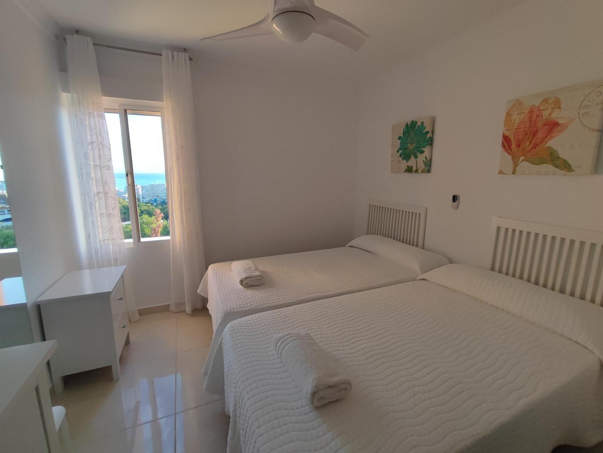 Hercules Paradise 531 Apartamento Con Vistas Al Mar Mediterraneo En Benalmadena A Pasos Del Centro Y Su Vibrante Zona Comercial Disfruta De Una Experiencia Unica En La Costa Del Sol Malaga Andalucia Well-Connected To The Airport Ngoại thất bức ảnh