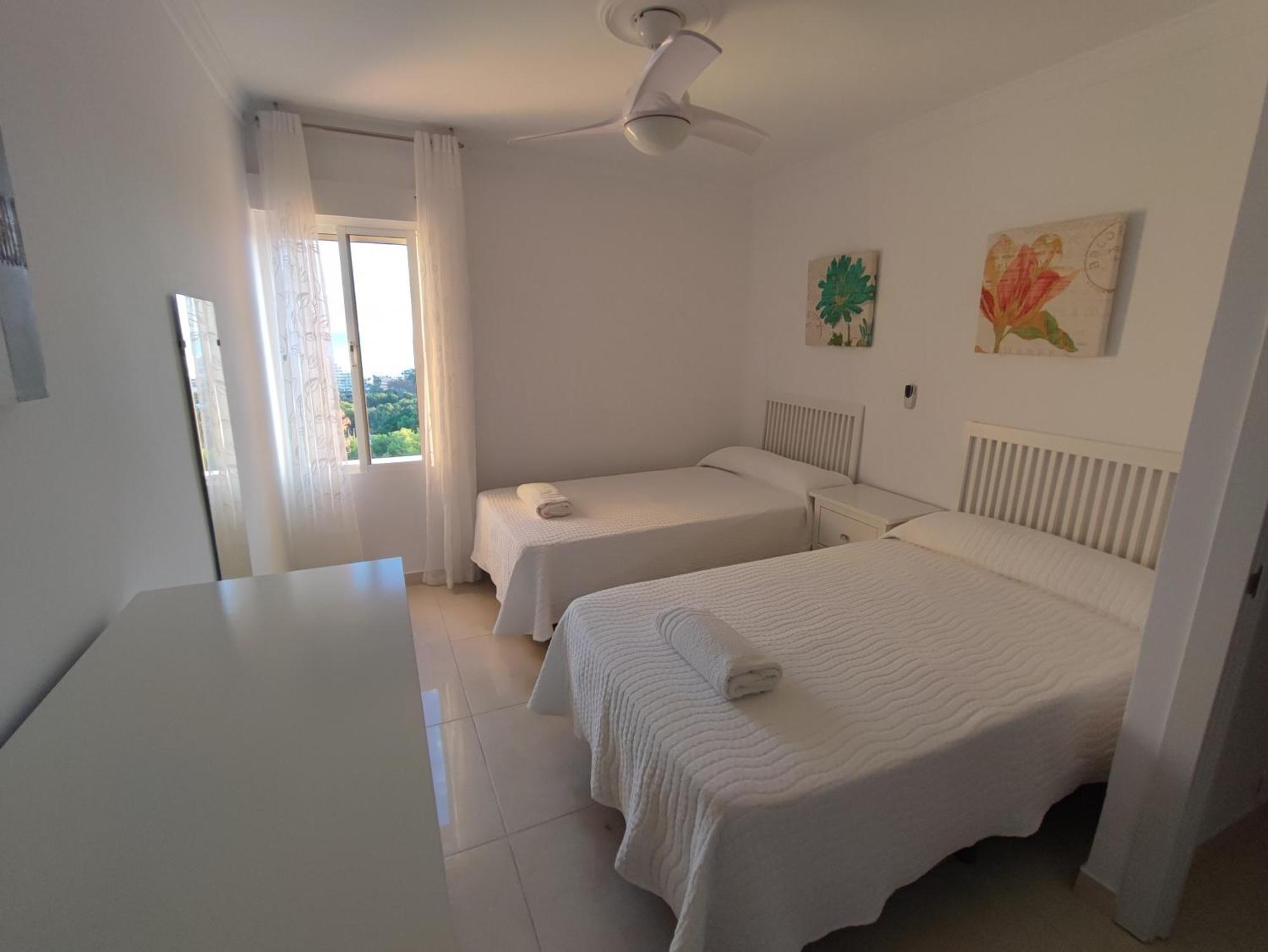 Hercules Paradise 531 Apartamento Con Vistas Al Mar Mediterraneo En Benalmadena A Pasos Del Centro Y Su Vibrante Zona Comercial Disfruta De Una Experiencia Unica En La Costa Del Sol Malaga Andalucia Well-Connected To The Airport Ngoại thất bức ảnh